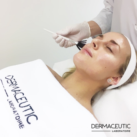 Hudotekets behandlingar Ansiktsbehandling Dermaceutic Peel